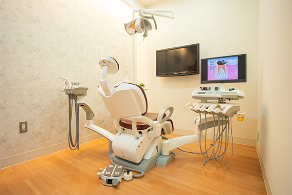 周囲を気にしない半個室の診療室