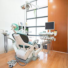 車椅子でも入れる広い診療室